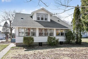 705 N 5th Ave in Sturgeon Bay, WI - Building Photo