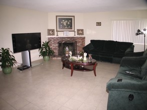 747-751 Ivywood Dr in Oxnard, CA - Foto de edificio - Interior Photo