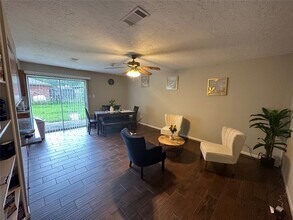 9939 Valley Park Dr in Houston, TX - Building Photo - Building Photo