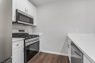 224 Broad St in Bloomfield, NJ - Foto de edificio - Building Photo