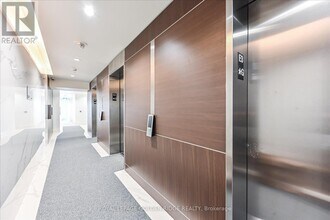 95-3395 McMahon Dr in Toronto, ON - Building Photo - Building Photo