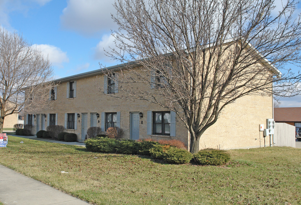 1590 Hawk Cir in Troy, OH - Building Photo