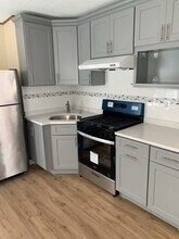51 Beacon St, Unit 2 in Somerville, MA - Building Photo - Building Photo