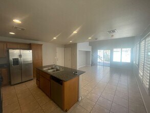 5846 W Agate Ave in Las Vegas, NV - Building Photo - Building Photo