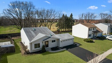 2735 Springdale Cir in Naperville, IL - Building Photo - Building Photo