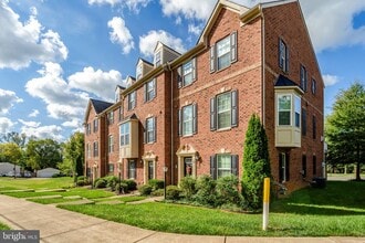 424 Falmouth St in Warrenton, VA - Building Photo - Building Photo
