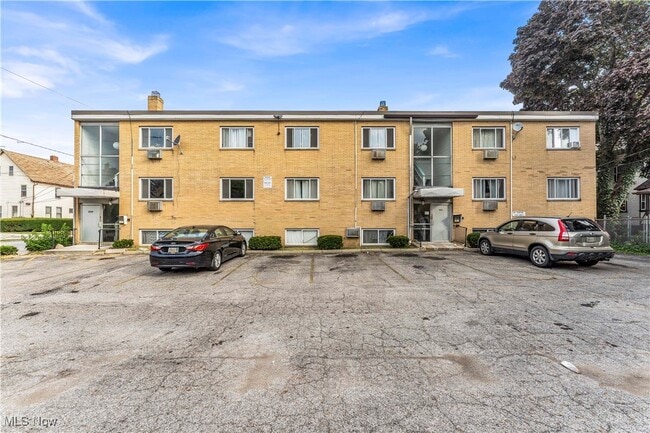 property at 1415 Wyandotte Ave