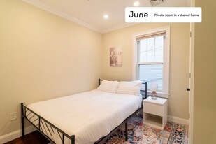 Room in Shared 4 bed/1.5 bath home in Somerville, MA - Building Photo