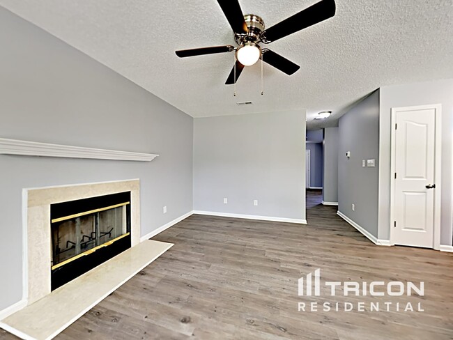 9737 Aviary Hill Way-Unit -301 in Charlotte, NC - Foto de edificio - Building Photo