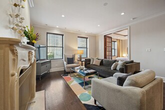 70 E Walton St in Chicago, IL - Building Photo - Building Photo