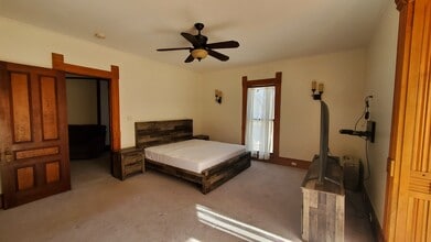 57 Park St, Unit 15 in Malone, NY - Foto de edificio - Building Photo