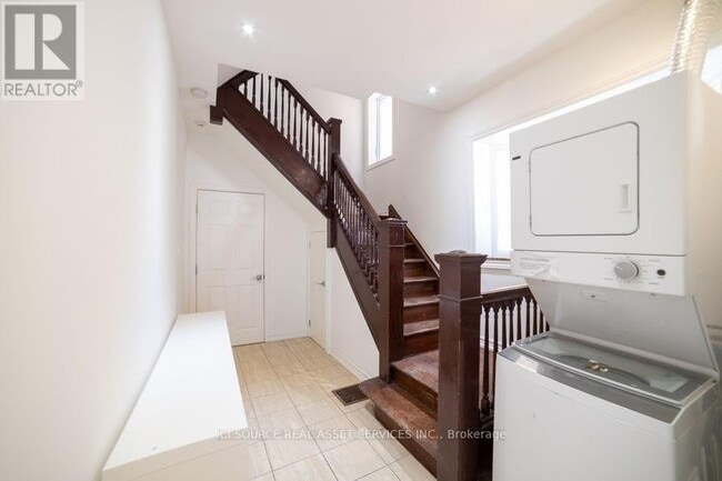1111 Gerrard St E in Toronto, ON - Building Photo - Building Photo