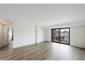 3131 Excelsior Blvd in Minneapolis, MN - Building Photo - Building Photo