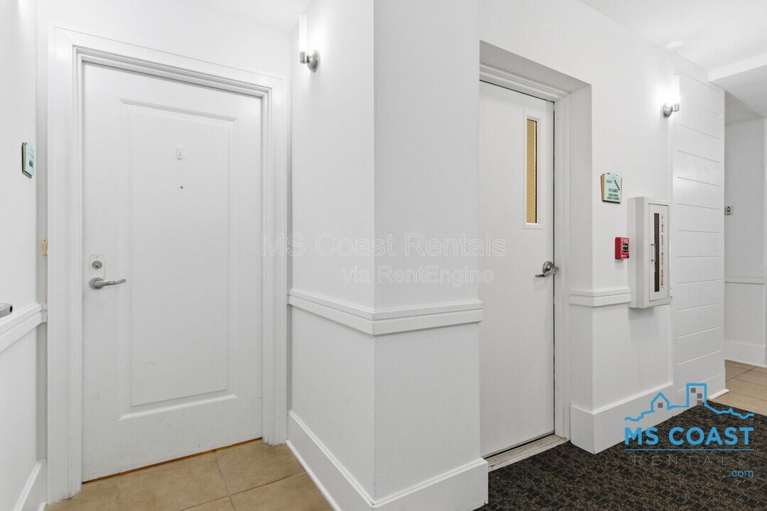 2060 Beach Blvd in Biloxi, MS - Building Photo