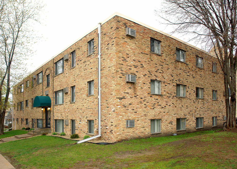 2085 Grand Avenue Apartments in St. Paul, MN - Building Photo