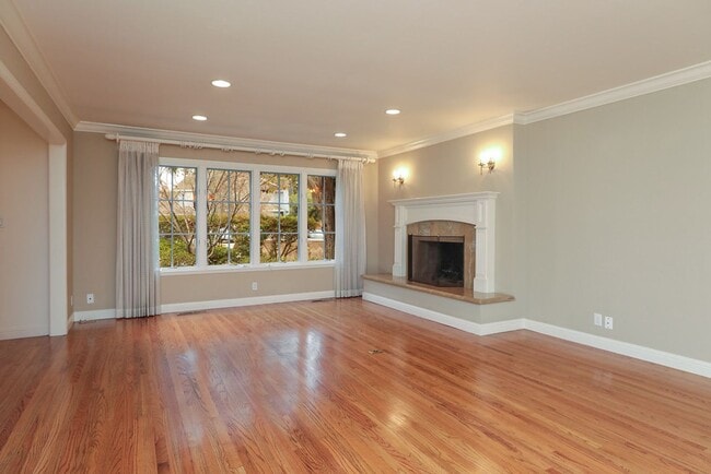 2121 Bellview Dr in Palo Alto, CA - Foto de edificio - Building Photo