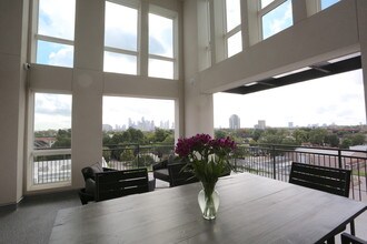 611 Shepherd in Houston, TX - Foto de edificio - Interior Photo