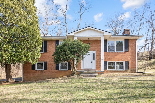 property at 806 5th St