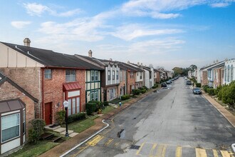 Meadow Walk Townhomes in Houston, TX - Building Photo - Building Photo