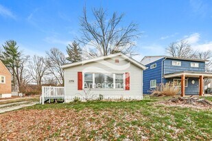 4204 Kugler Mill Rd in Cincinnati, OH - Building Photo