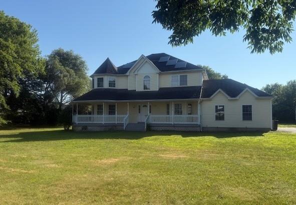 115 Grant Dr in Riverhead, NY - Building Photo