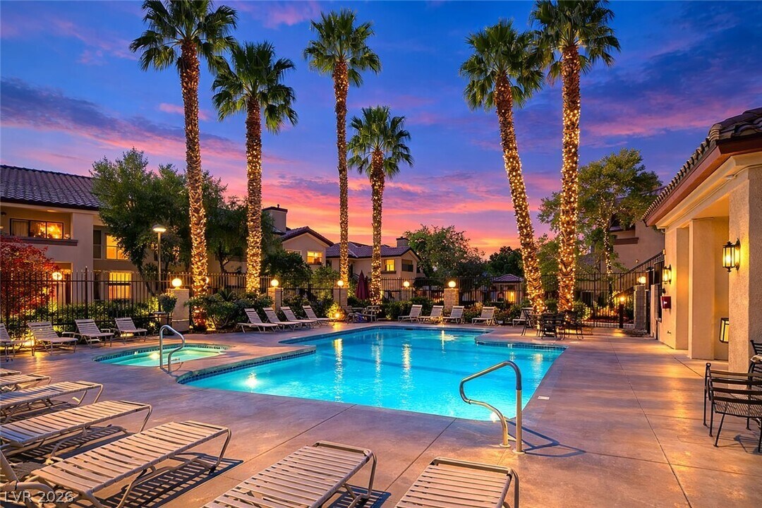 8501 W University Ave in Las Vegas, NV - Building Photo