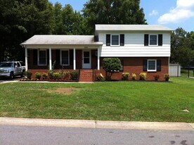6310 Hidden Forest Dr in Charlotte, NC - Building Photo