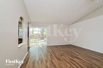 5702 Magnolia Ln in Rowlett, TX - Foto de edificio - Building Photo