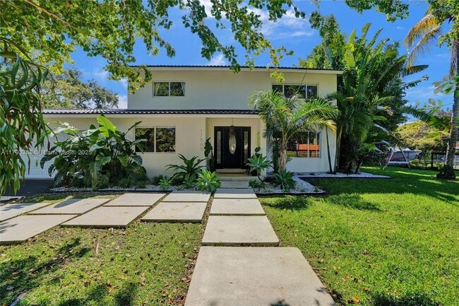 17505 SW 90th Ave in Palmetto Bay, FL - Building Photo - Building Photo