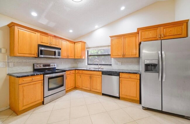 2532 NW 87th Dr in Coral Springs, FL - Building Photo - Building Photo
