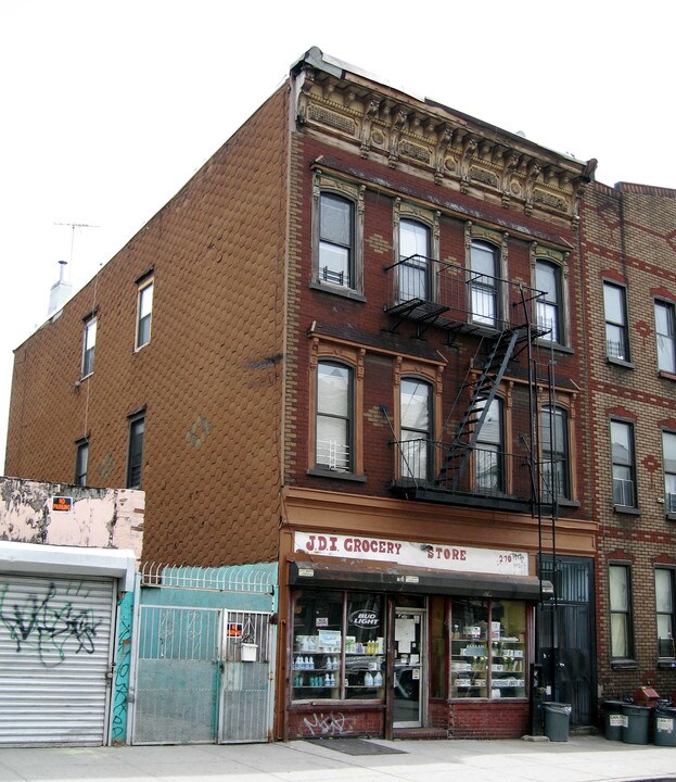 270 Jefferson St in Brooklyn, NY - Building Photo