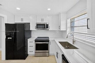 10366 SW 208th Ln in Cutler Bay, FL - Building Photo - Building Photo