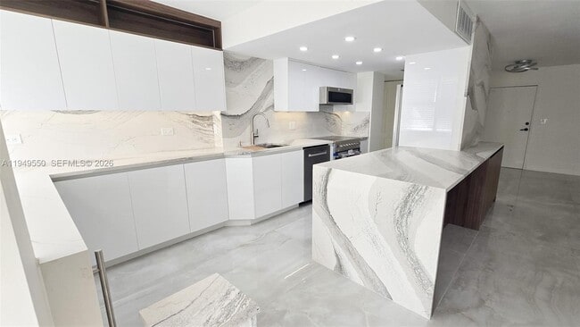 250 174th St in Sunny Isles Beach, FL - Building Photo - Building Photo