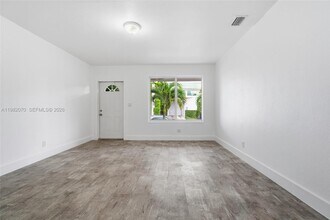 8430 Crespi Blvd in Miami Beach, FL - Building Photo - Building Photo