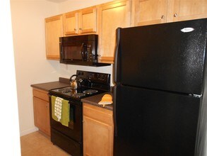 100 Sentinel Court in Manchester, NH - Foto de edificio - Building Photo