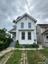 26 Rowan St in Norwalk, CT - Building Photo