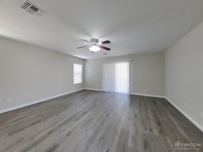 4558 E Silverbell Rd photo'