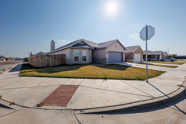 10301 Avenue W in Lubbock, TX - Building Photo - Building Photo