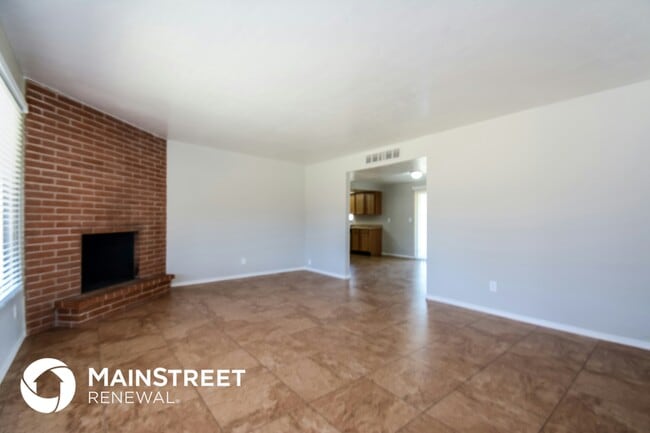 7627 E 42nd St in Tucson, AZ - Foto de edificio - Building Photo