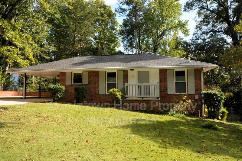 3241 W Castle Ct in Decatur, GA - Building Photo