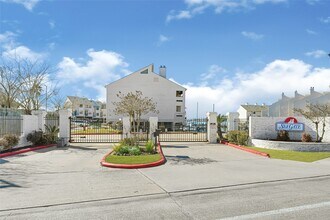 3663 E NASA Pkwy in Seabrook, TX - Building Photo - Building Photo