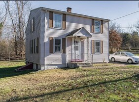 4 Parker St in Billerica, MA - Building Photo