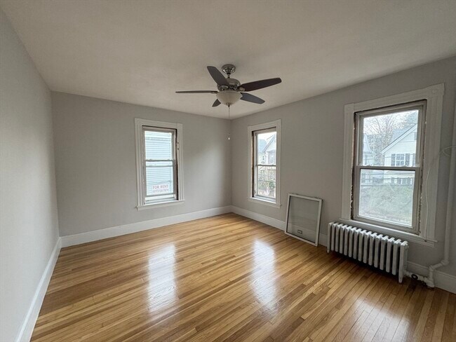 24 Foster St, Unit 1 in Boston, MA - Building Photo - Building Photo