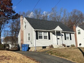 237 Country Club Rd in New Britain, CT - Building Photo - Building Photo