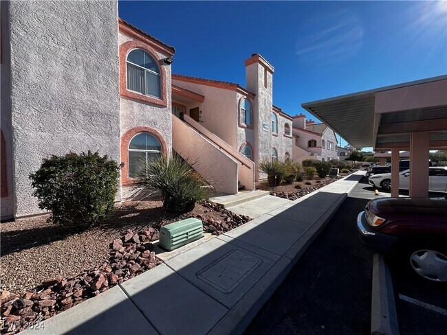 7570 W Flamingo Rd in Las Vegas, NV - Building Photo - Building Photo