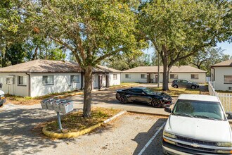 10049 N Florida Ave in Tampa, FL - Foto de edificio - Building Photo