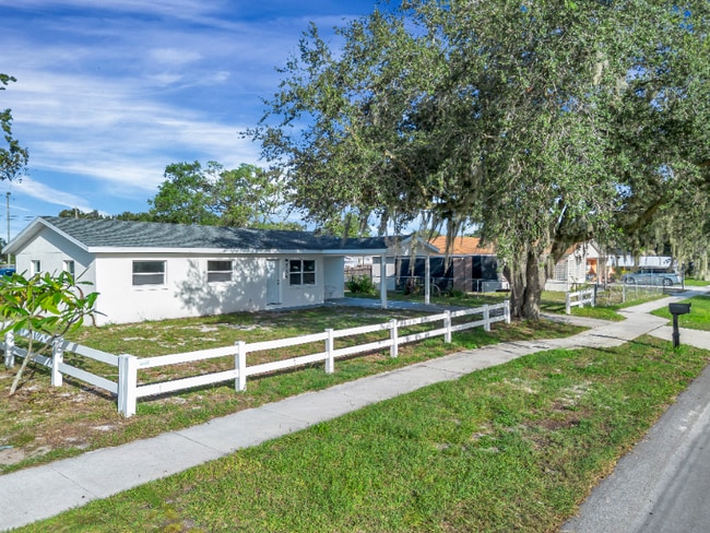 739 Ellerbe Way in Lakeland, FL - Foto de edificio - Building Photo