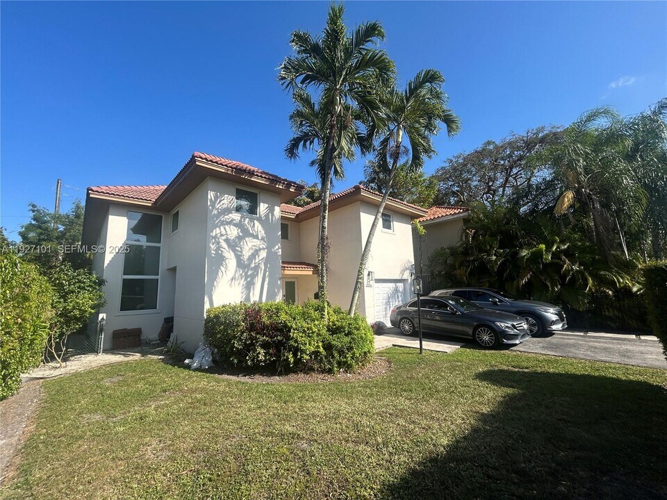 4445 Red Rd in Coral Gables, FL - Building Photo
