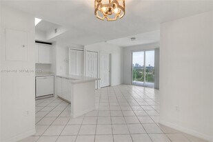 3500 Coral Wy in Miami, FL - Building Photo