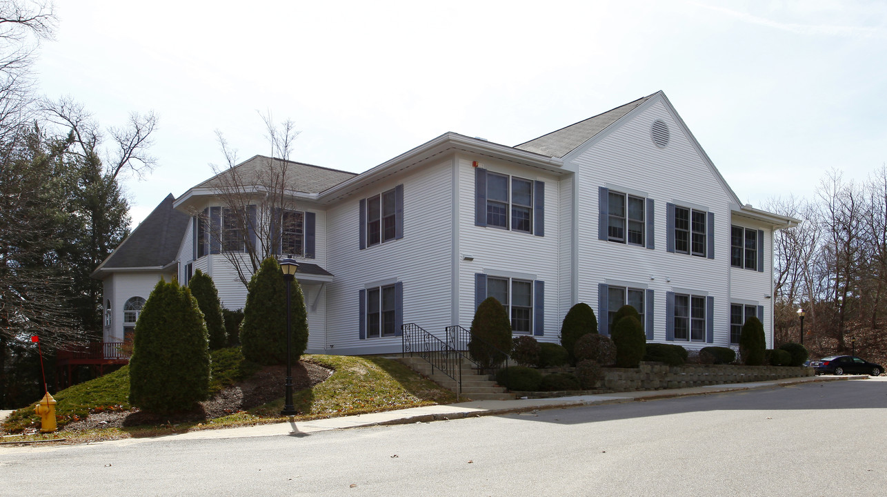 Carleton Crossing in Bedford, NH - Building Photo